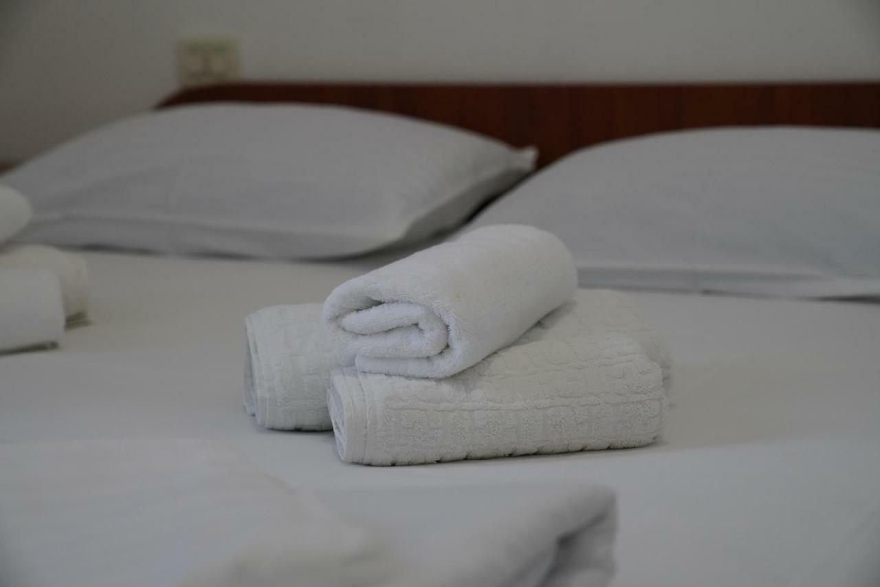 Sesar Apartments Krk - No. 2 Vinko คิร์ก ภายนอก รูปภาพ