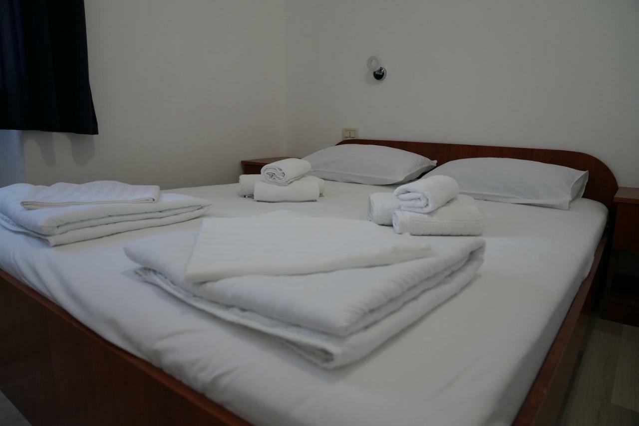 Sesar Apartments Krk - No. 2 Vinko คิร์ก ภายนอก รูปภาพ