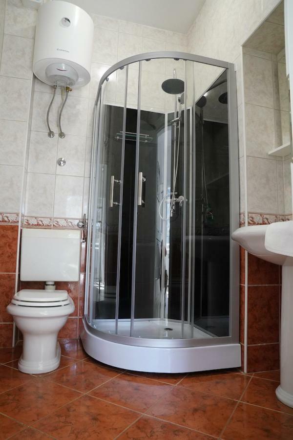Sesar Apartments Krk - No. 2 Vinko คิร์ก ภายนอก รูปภาพ