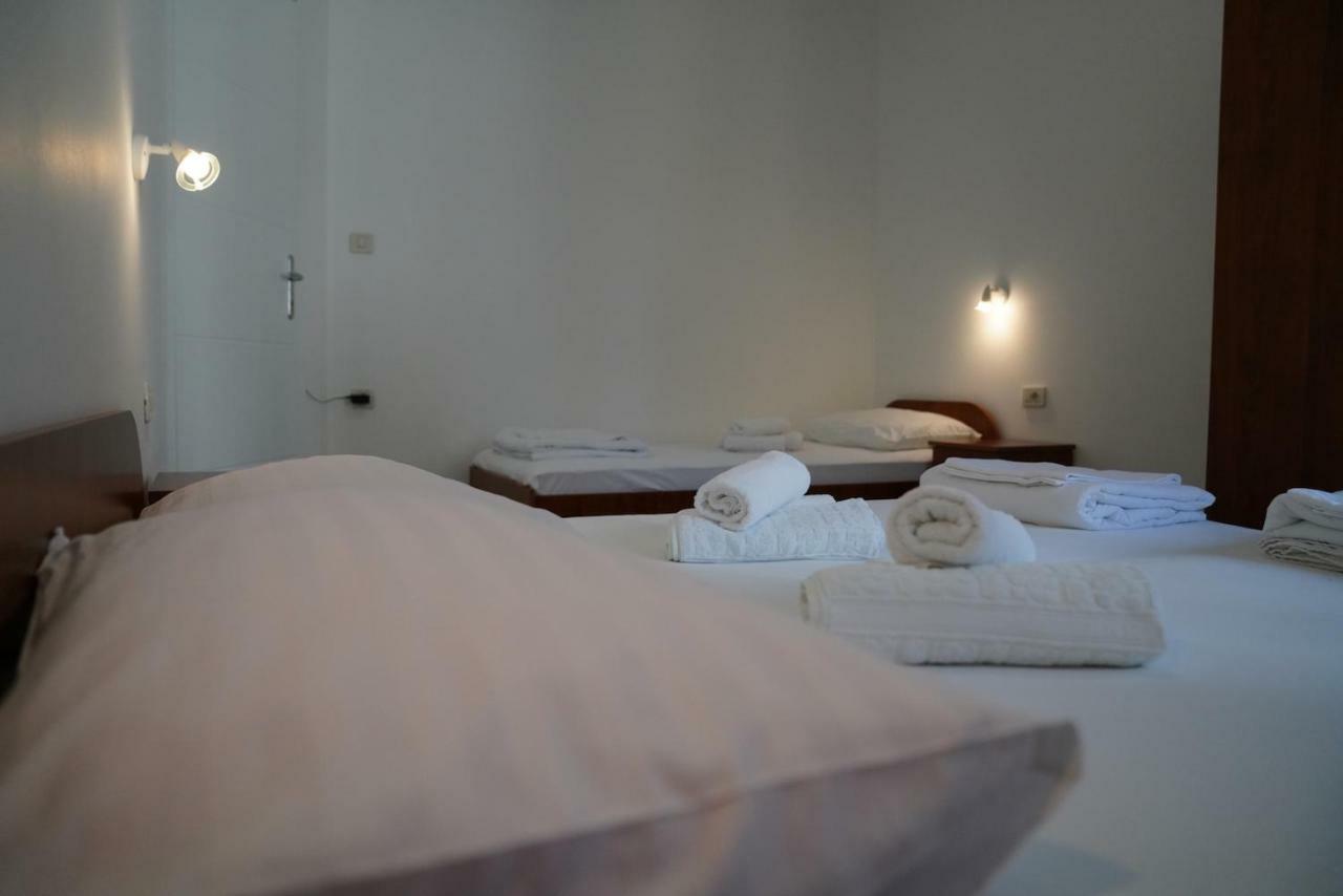 Sesar Apartments Krk - No. 2 Vinko คิร์ก ภายนอก รูปภาพ