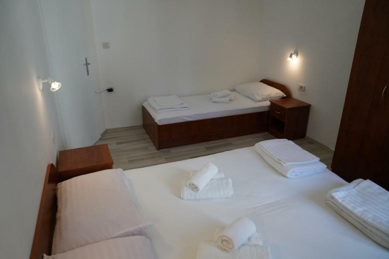 Sesar Apartments Krk - No. 2 Vinko คิร์ก ภายนอก รูปภาพ