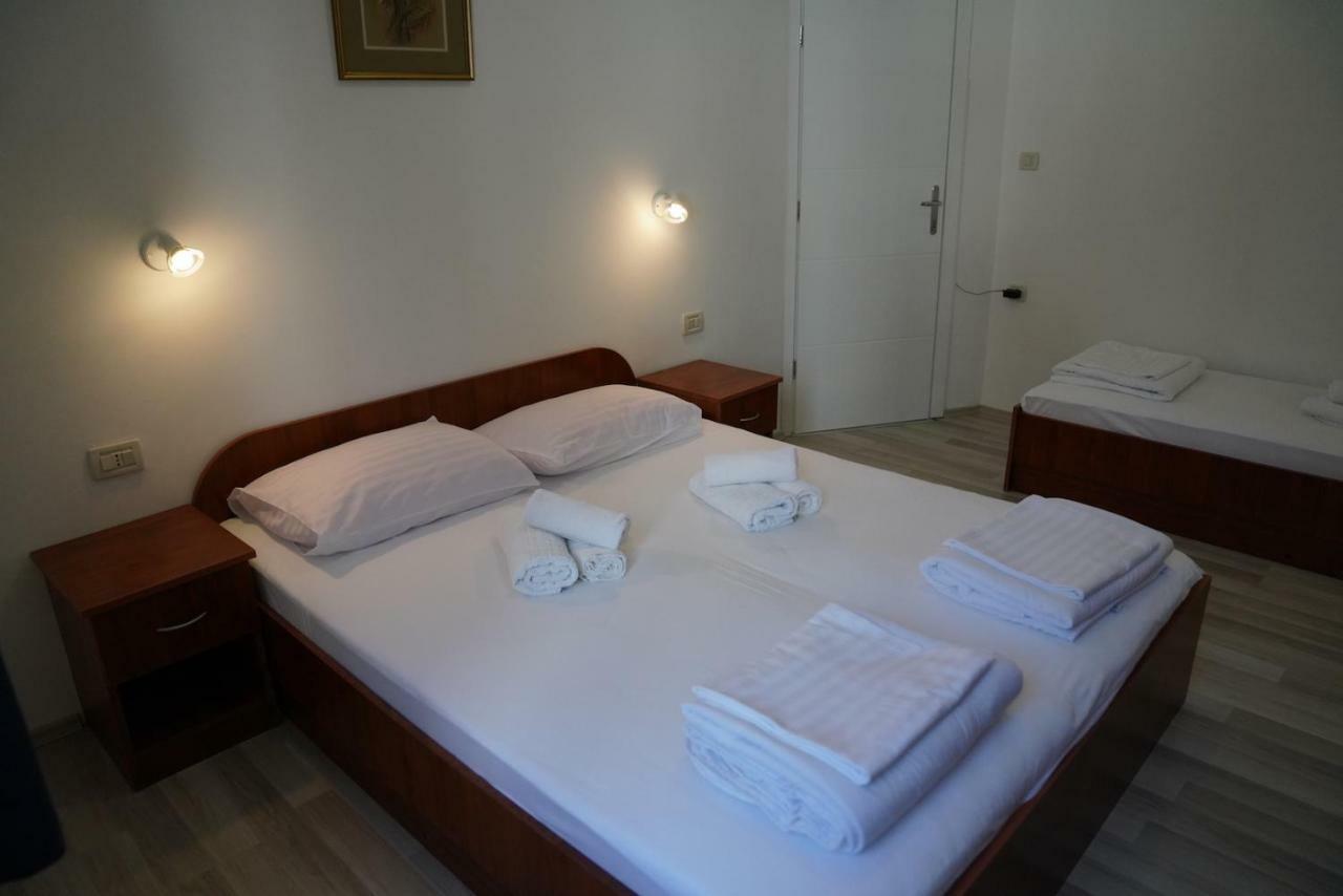 Sesar Apartments Krk - No. 2 Vinko คิร์ก ภายนอก รูปภาพ